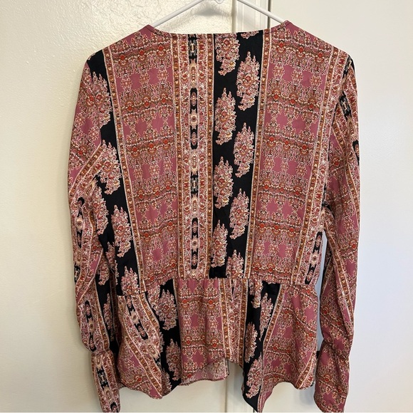 BCBGMaxAzria Women’s Size Large Surplice Asymmetrical Top Black & Pink Print - Picture 9 of 11